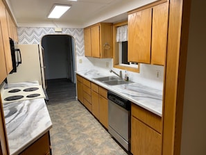 Fridge, microwave, oven, stovetop - Roomy, 3 bed room house on the South side of town! (Grangeville)