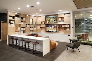 Lobby - Sleek Downtown Bellevue 1BR w/ W/D & Storage, near Shops, by Blueground (Seattle)