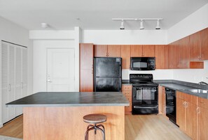 冰箱、微波炉、烤箱、洗碗机