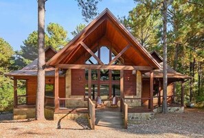 Exterior - 8BR Luxe Retreat: Hot Tub, Arcade, Fire Pit, Swing, Kids Play Area, Sleeps 18 (Broken Bow)