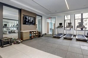 Fitness facility - Lovely Bethesda 1BR w/ W/D, Gym & Lounge, walk to Metro, by Blueground (Maryland)