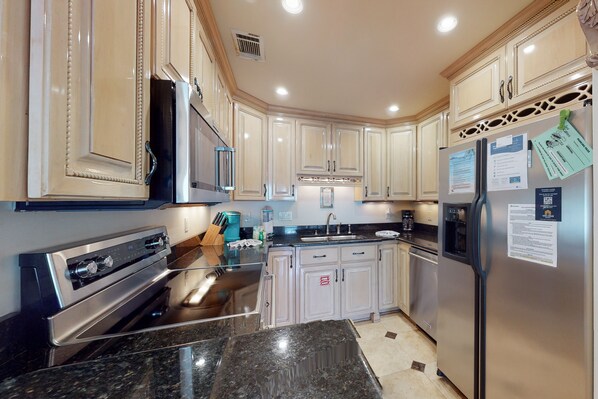 Refrigerador, microondas, horno, placa de cocina