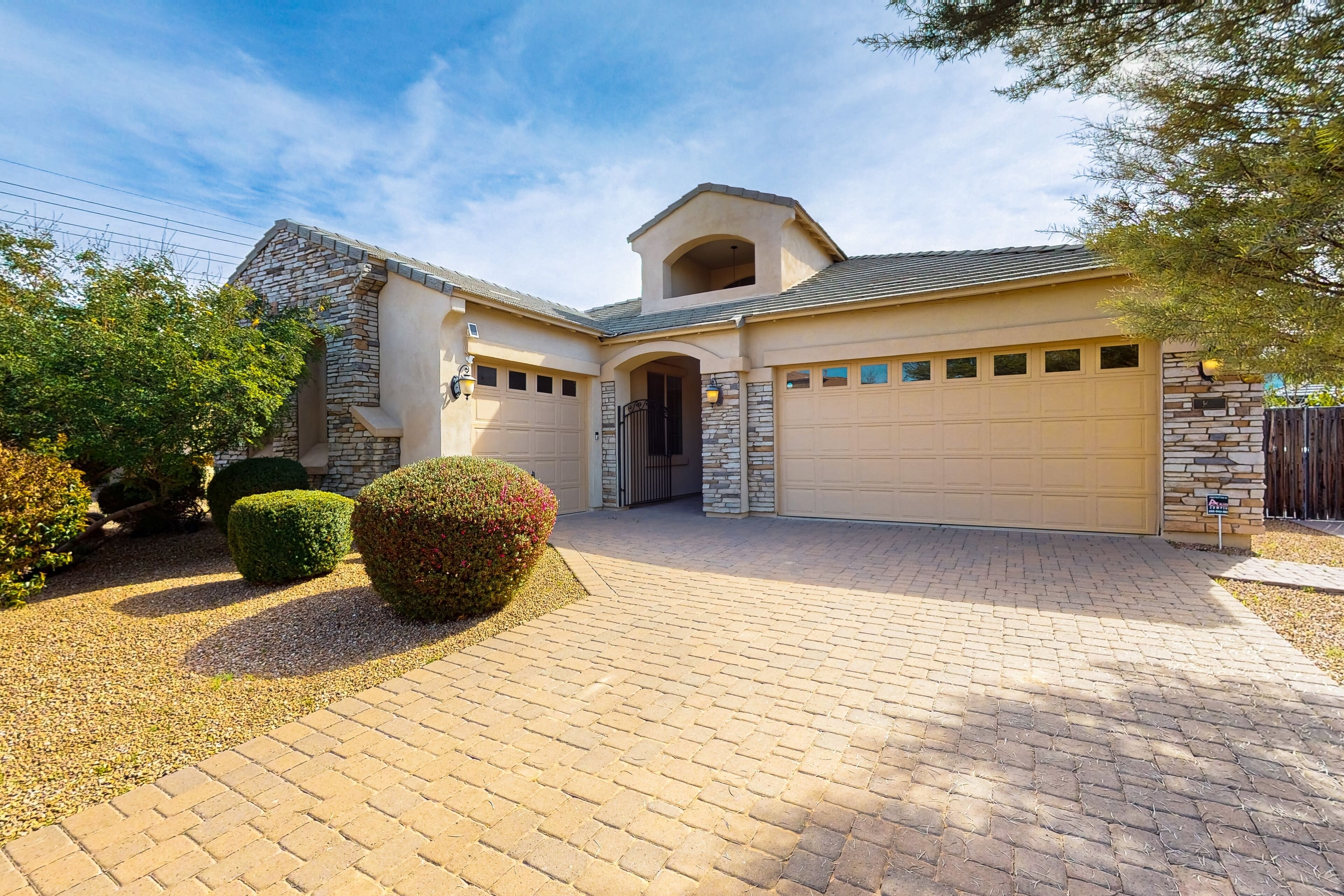 Luxurious home with private pool, spa, WiFi & central AC