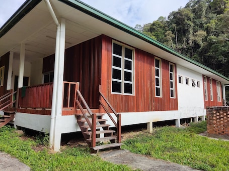Exterior. OYO Home 90396 Mahua Rainforest Paradise