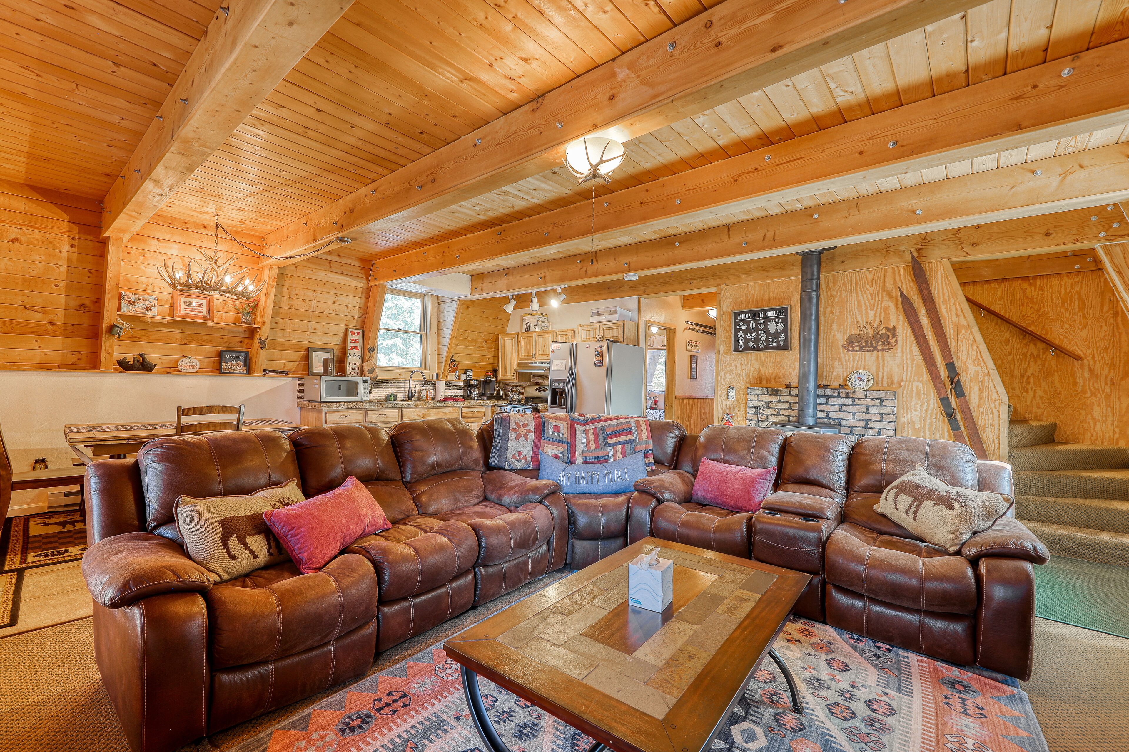 Modern Cabin with Rustic Touches, Free High-Speed WiFi, and Amazing Views