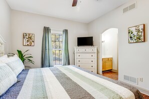 3 bedrooms, desk, iron/ironing board, WiFi