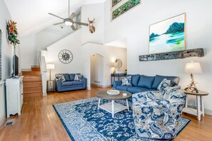 TV, ping pong - Secluded Two-Story Home with a Private Pool, Game Room, & Event Space (Berlin)