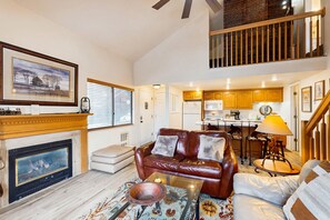 TV, caminetto, lettore DVD, videoteca