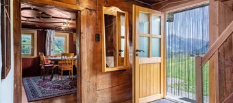 Holiday Home “Knusperhäuschen Höfen-Hüsle” with Mountain View