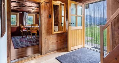 Ferienhaus "Knusperhäuschen Höfen-Hüsle" mit Bergblick