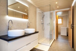 Shower, free toiletries, hair dryer