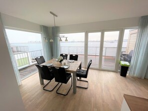 Dining - Apartment 'Kapteins Lounge By Seeblick Ferien' with Sea View and Shared Terrace (OstseeResort Olpenitz/ Kappeln)