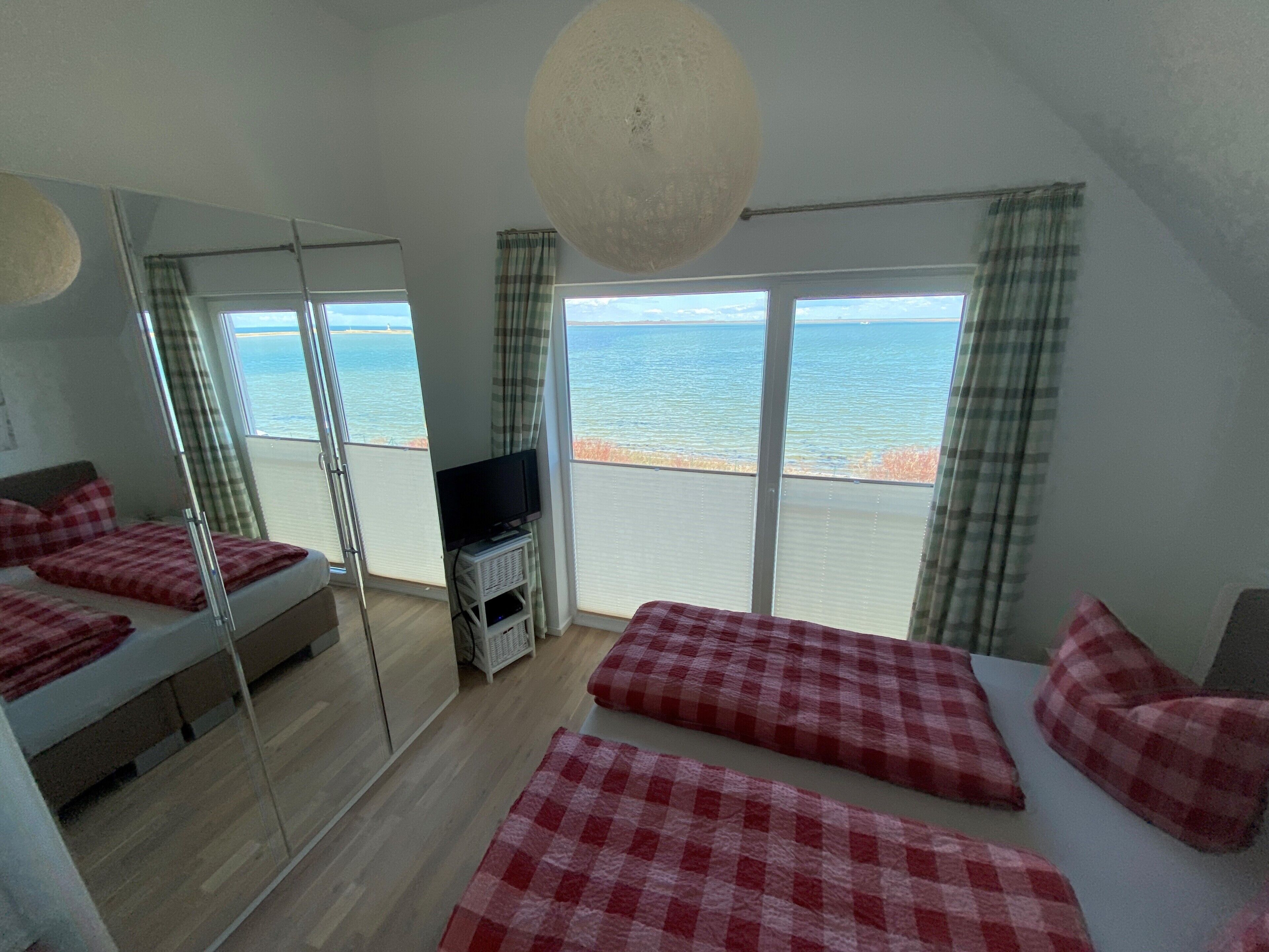 2 bedrooms, iron/ironing board, free WiFi