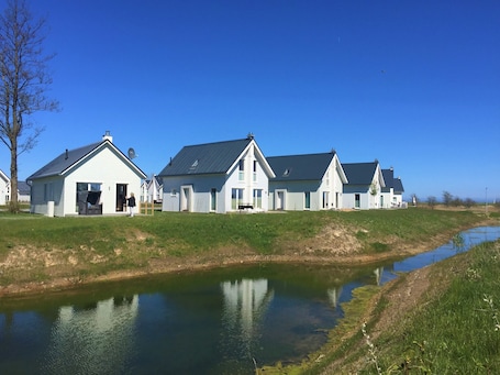 Exterior. Holiday Home 'Skipper Hus By Seeblick Ferien' with Private Terrace and Shared Garden