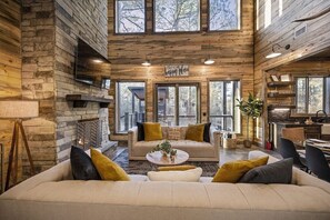 Smart TV, chimenea, videojuegos y futbolito 