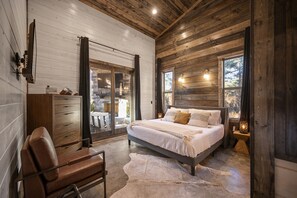 4 habitaciones, tabla de planchar con plancha y cuna de viaje 