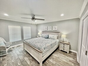 3 bedrooms, desk, iron/ironing board, travel crib - 3 BR 2.5 Bath Family Beach Home – Roomy, Stylish & Close to Everything 🌴 (South Padre Island)