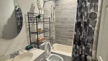 Combined shower/bathtub, hair dryer, towels, soap
