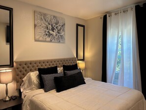 1 bedroom, desk, iron/ironing board, free WiFi - Nice one bedroom apartment for short getaways or temporary housing w/ fast WiFi (East Palo Alto)