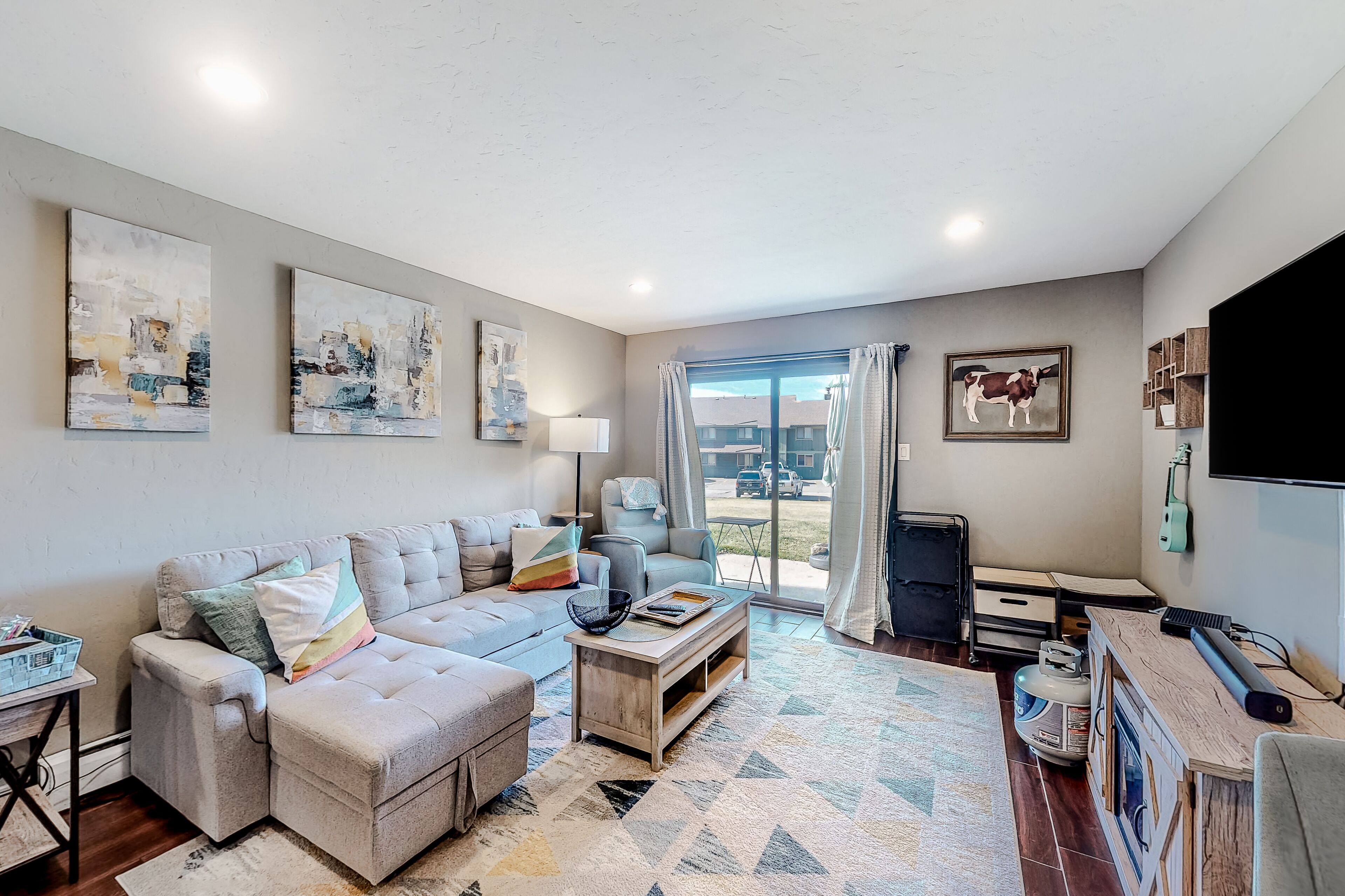 Modern Condo with High-Speed WiFi, Private Washer/Dryer, and Mountain View