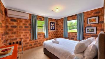 3 bedrooms, individually decorated, individually furnished, desk