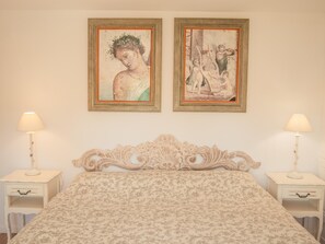 4 chambres, fer et planche à repasser, accès Internet