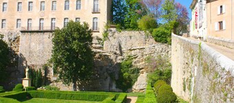 Air-conditioned holiday home with private pool