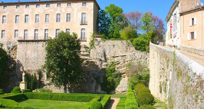 Air-conditioned holiday home with private pool