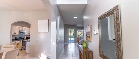 المنشأة من الداخل