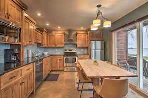 Fridge, microwave, stovetop, dishwasher - Pelican Lake Retreat w/ Fire Pit, Dock & Grill! (Breezy Point)