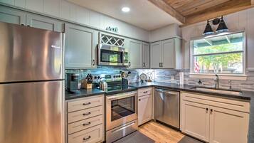 Batterie de cuisine, vaisselle et ustensiles