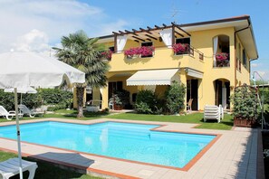 Pool - Holiday Home in Lazise near Lake Garda (Lazise)
