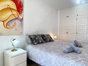 2 bedrooms, iron/ironing board, free WiFi, bed sheets