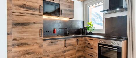 Kühlschrank, Ofen, Herdplatte, Geschirrspüler