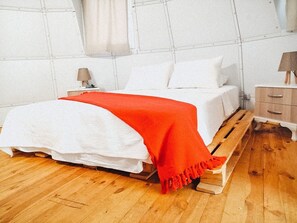 Quarto design | Espaço de trabalho para notebook, roupa de cama