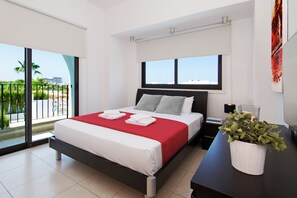 4 bedrooms, iron/ironing board, Internet, bed sheets
