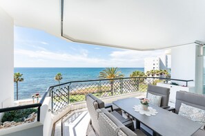 Outdoor dining - Apartment 'Mi Capricho' with Sea View, Wi-Fi and Air Conditioning (Mijas Costa)
