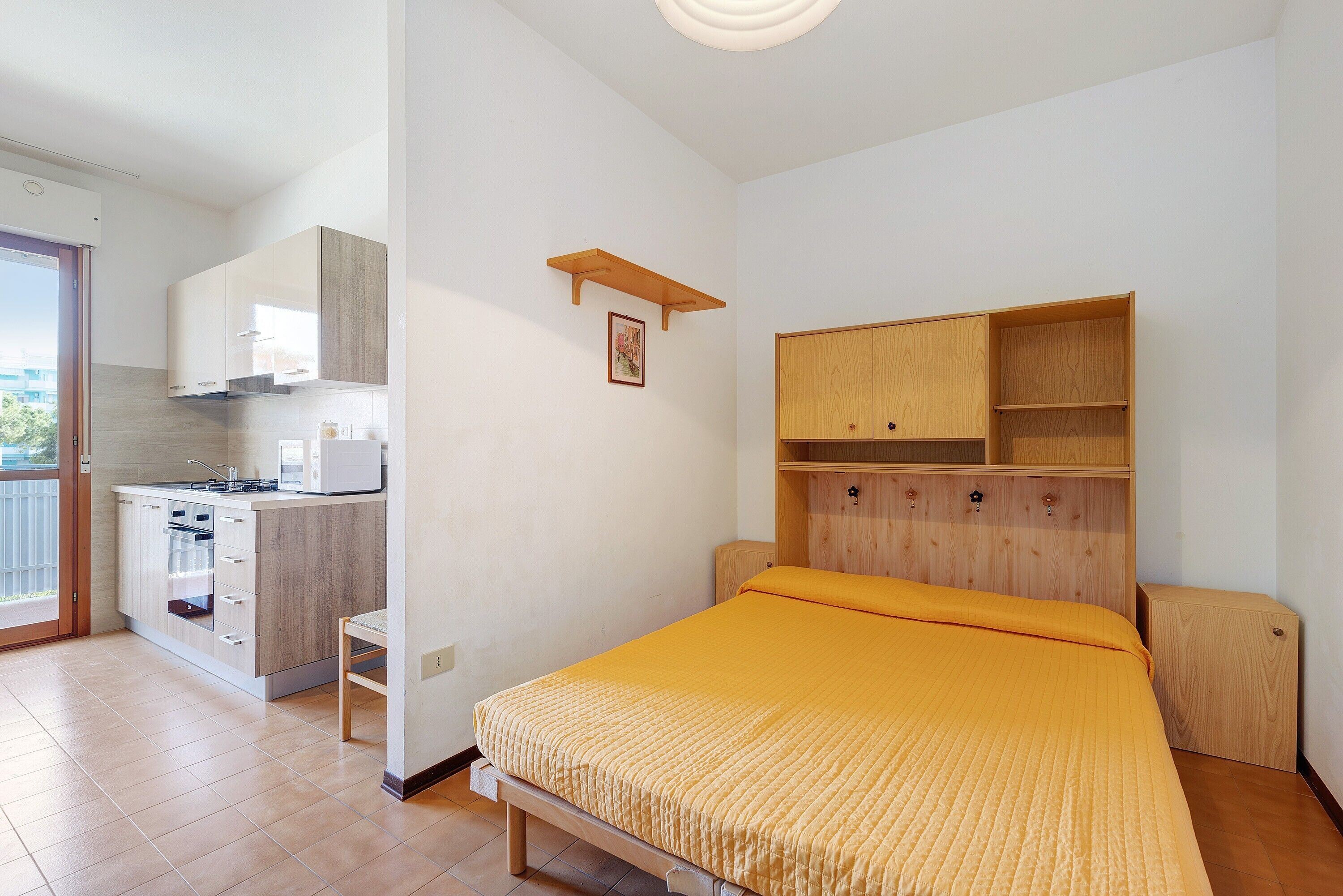 1 bedroom, bed sheets