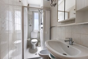 Shower, towels