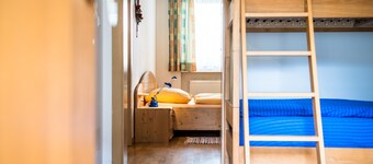 Ferienwohnung 'Issingerhof 1' mit Bergblick, Garten und WLAN