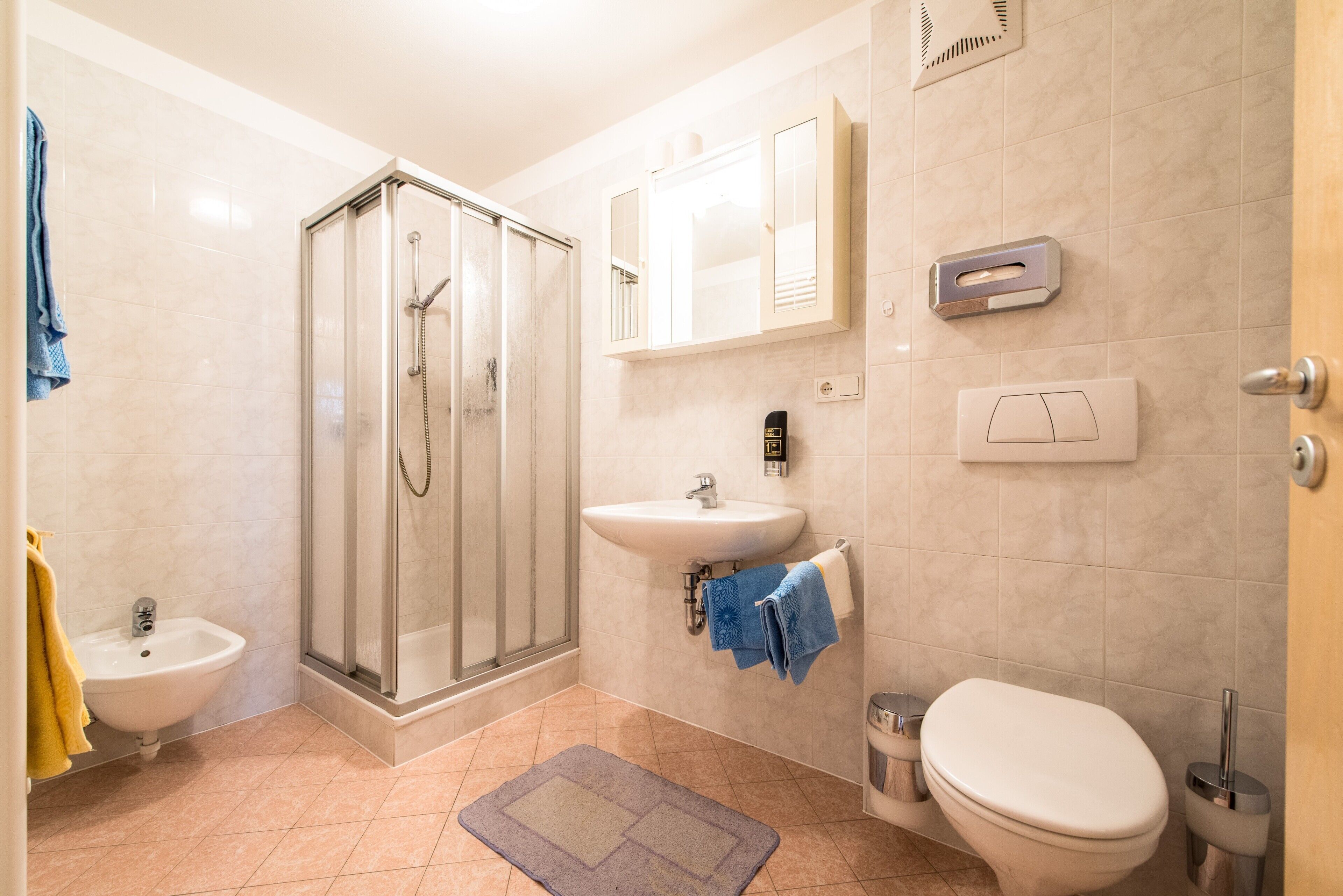 Douche, serviettes fournies