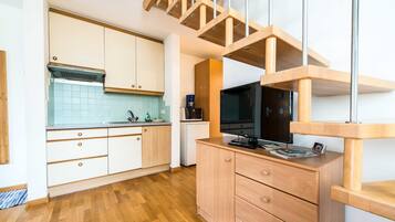 Réfrigérateur, micro-ondes, plaque de cuisson, cafetiÚre/bouilloire