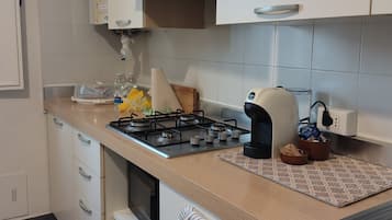 Kühlschrank, Mikrowelle, Herdplatte, Geschirrspüler