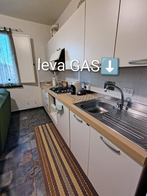 Refrigerador, microondas, parrilla de estufa y lavavajillas 