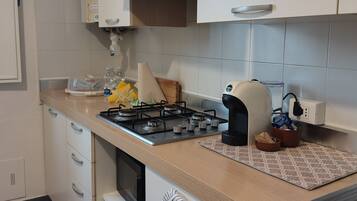 Fridge, microwave, stovetop, dishwasher