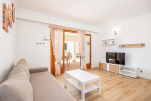 Living area - Apartment "Felipe 2-1" with Pool, Wi-Fi, Garden & Terrace (Tourist Taxes Included) (Cala Dor)