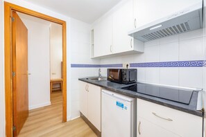 冰箱、微波炉、炉灶、茶具/咖啡用具