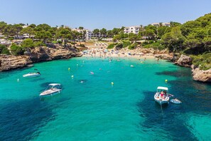 Una spiaggia nelle vicinanze