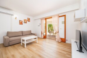 Living area - Apartment "Felipe 2-1" with Pool, Wi-Fi, Garden & Terrace (Tourist Taxes Included) (Cala Dor)