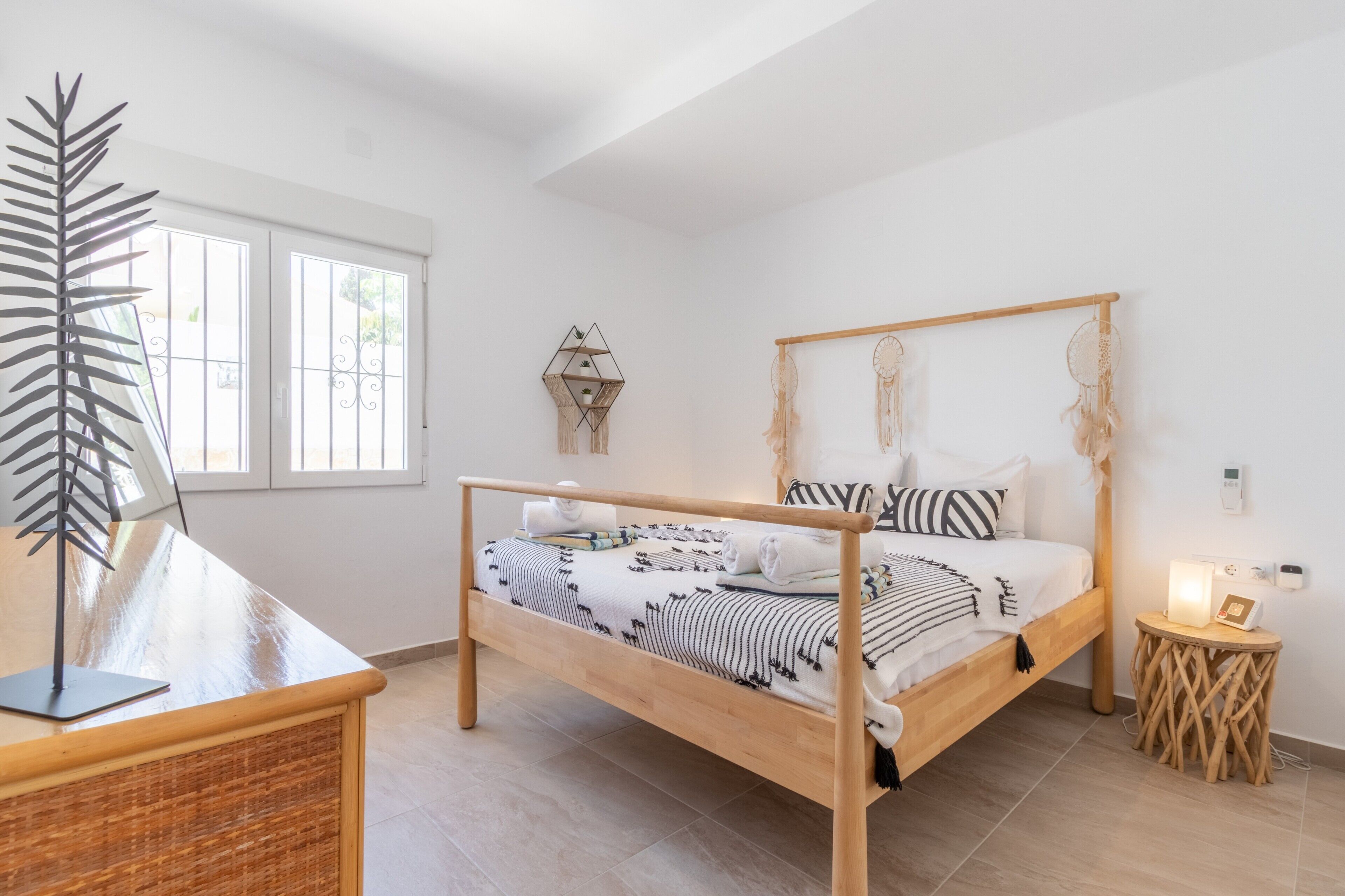 3 slaapkamers, een strijkplank/strijkijzer, gratis wifi, beddengoed